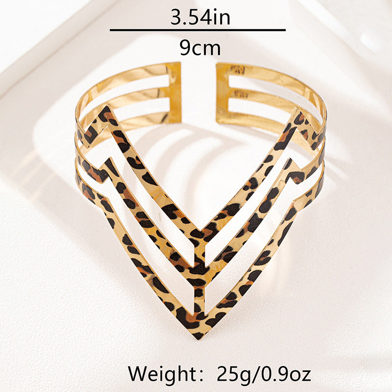 Planderful Vienna Verve Bracelet – Fashionable Metal V-Shaped Leopard Print Design