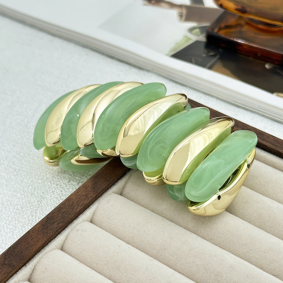 Planderful Vienna Verve Resin Color Bracelet For Women Bold Retro Elastic Statement Jewelry