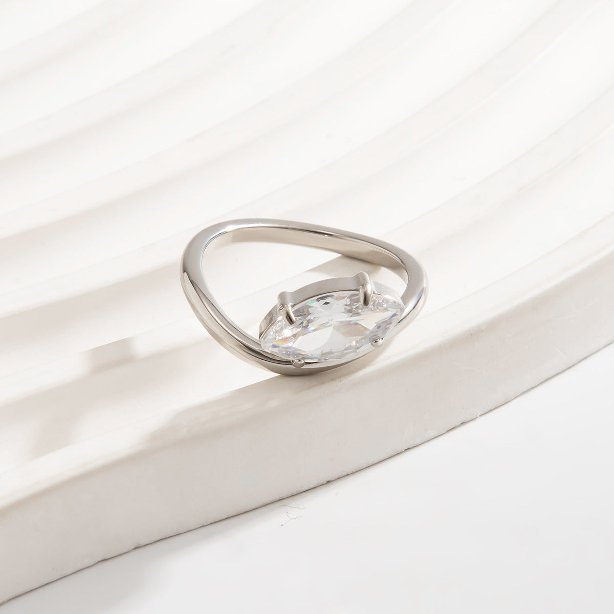 Planderful Vienna Verve Stainless Steel Zircon Horse Eye Ring For Modern Commuters