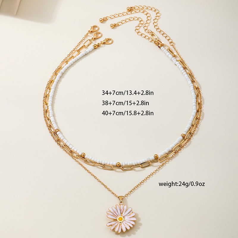 Planderful Vienna Verve Necklace – Fashionable Beaded Daisy Pendant
