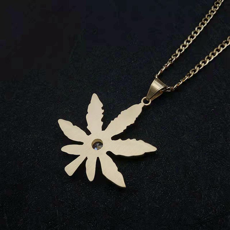 Zircon Necklace – Elegant Maple Leaf Pendant