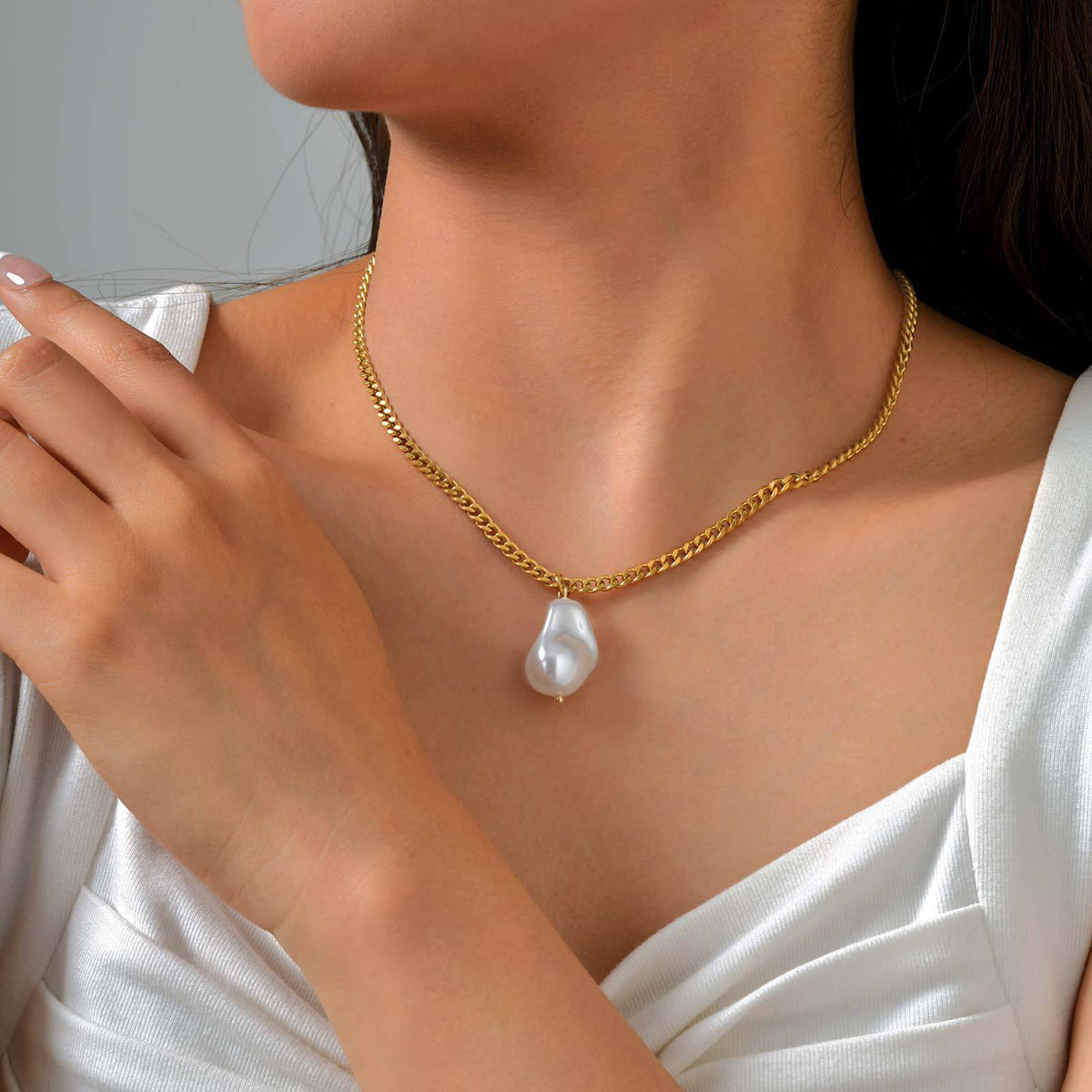 Women's French Design Clavicle Chain – Stainless Steel Grinding Chain Imitation Baroque Necklace
