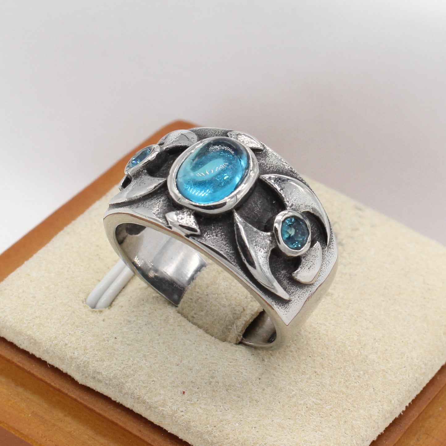 Planderful Everyday Genie – European and American Personalized Retro Gemstone Titanium Steel Men's Ring