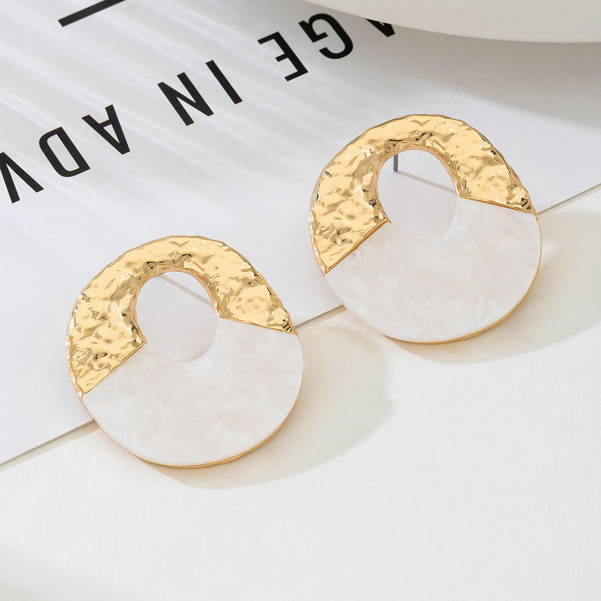 Stylish Fritillary Pendant Necklace Earrings Set for Ladies