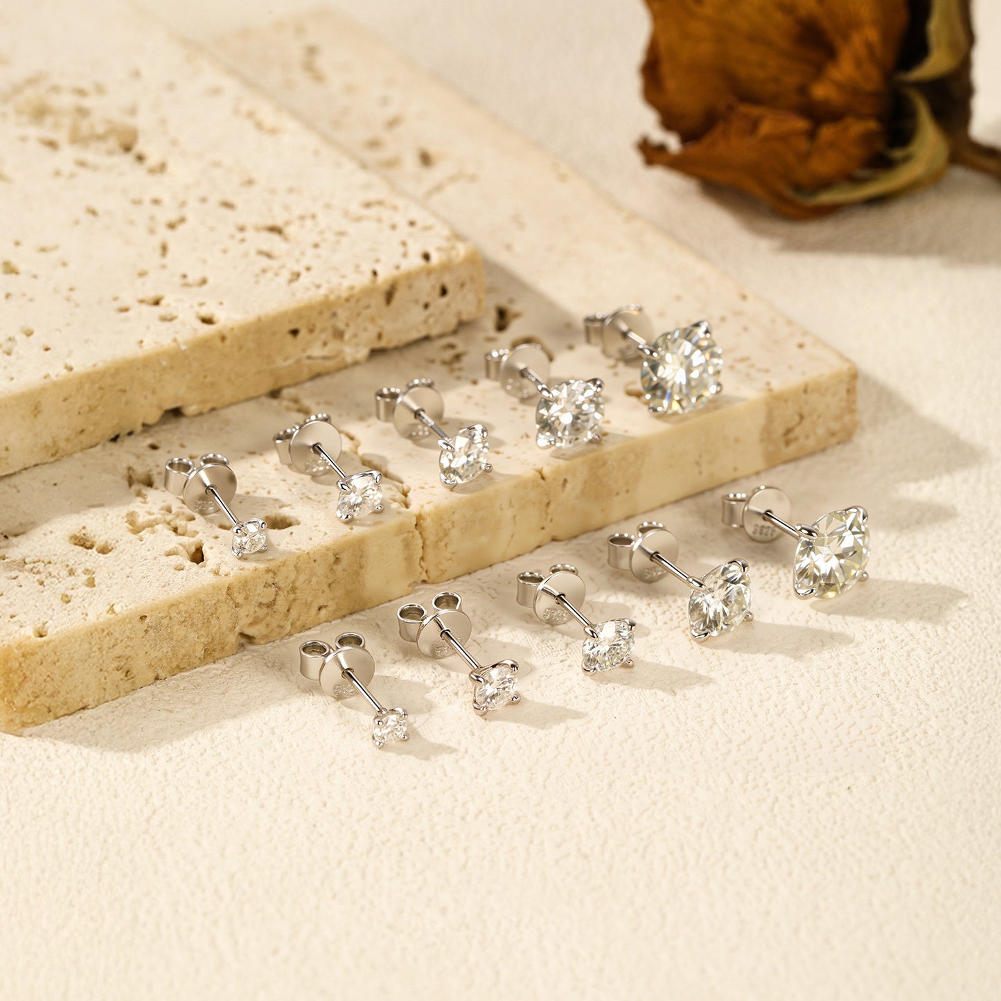 Planderful Moissanite Sparkling Earrings – Classic Low-Key Luxury