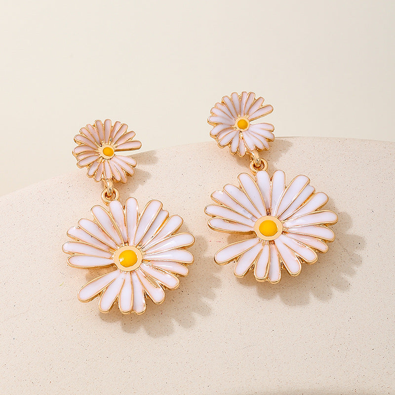 Planderful Vienna Verve Earrings – Cute Fashionable Daisy Flower Design