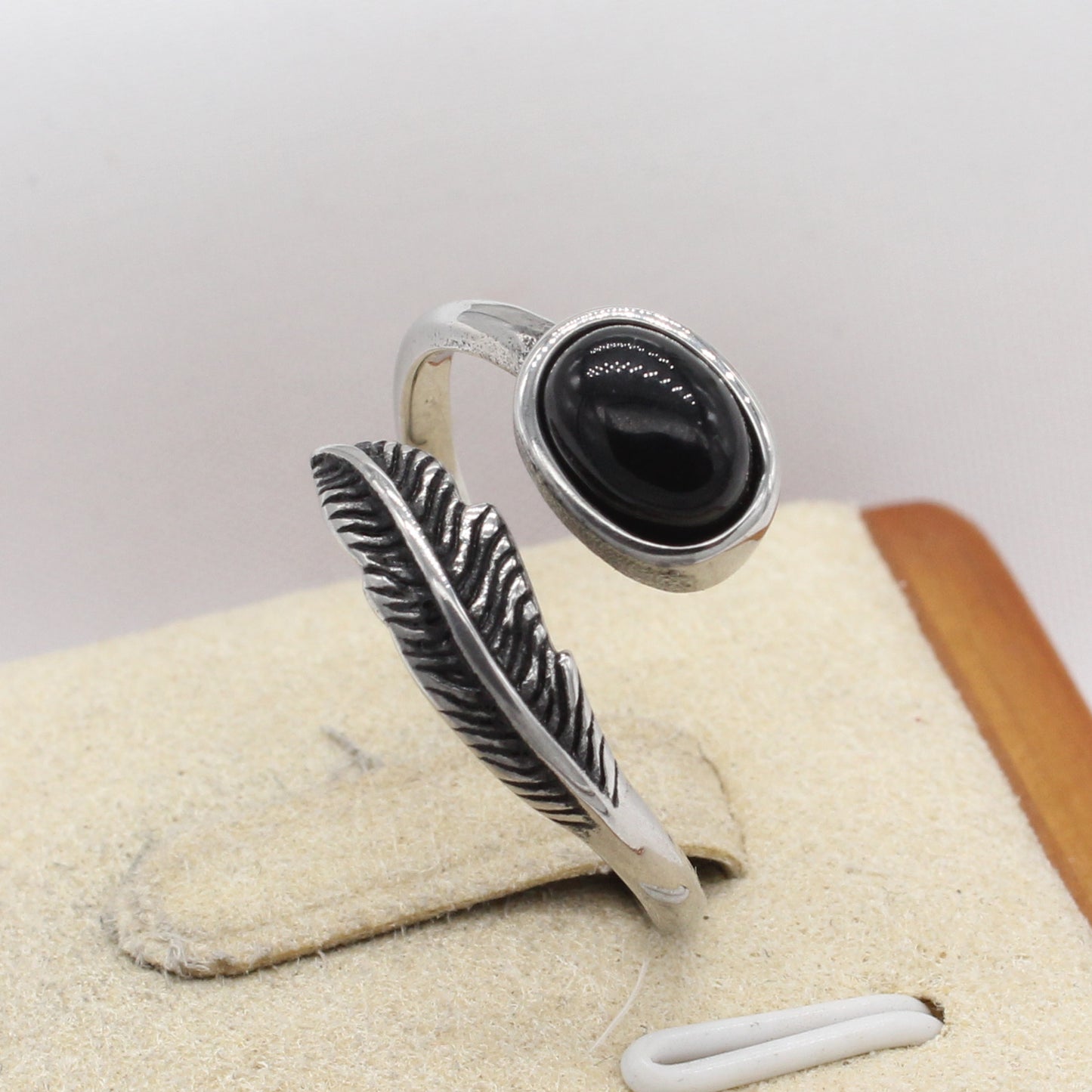 Planderful Everyday Genie – European and American Personalized Retro Feather Titanium Steel Men's Ring