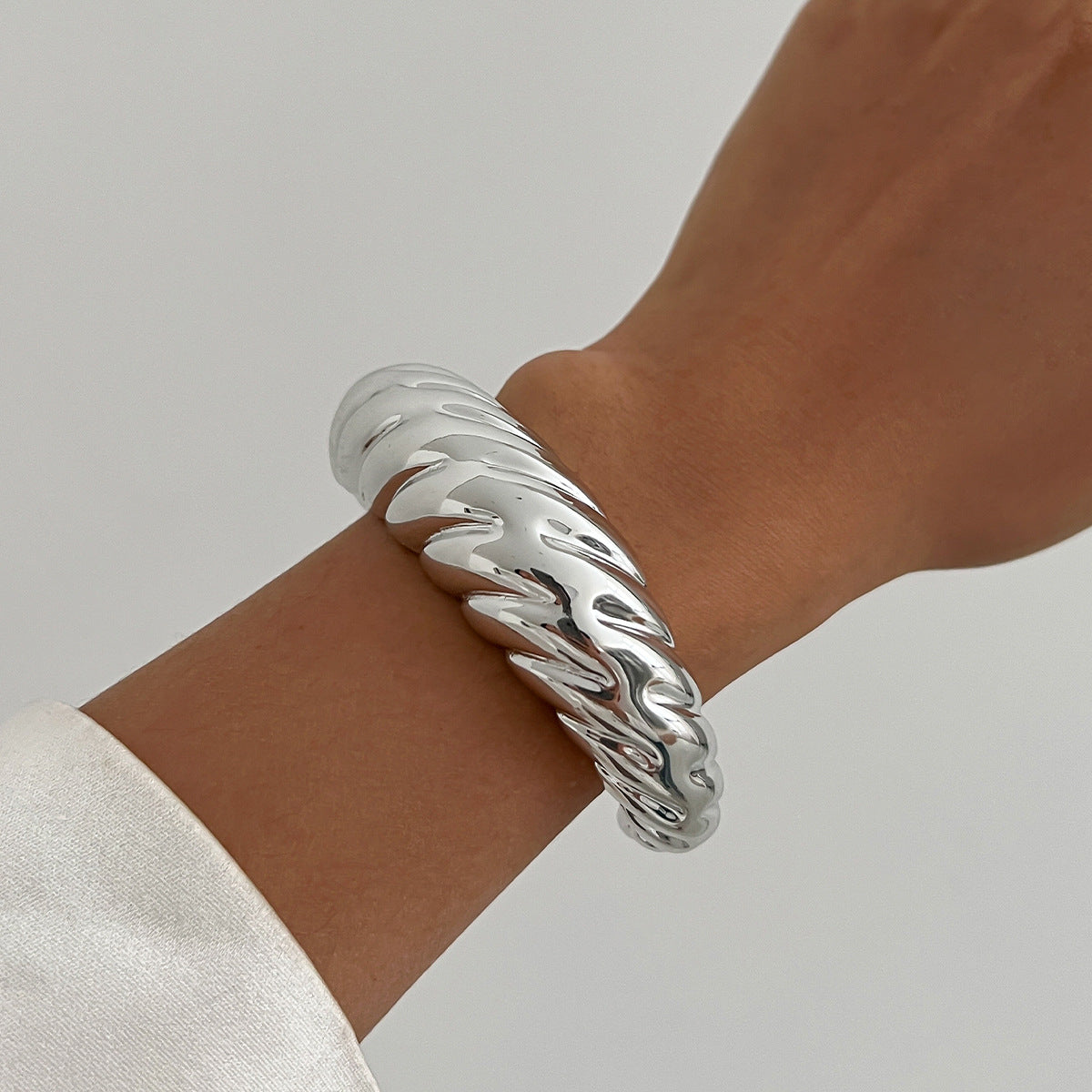 Planderful Vienna Verve Bracelet – Fashionable Geometric Design