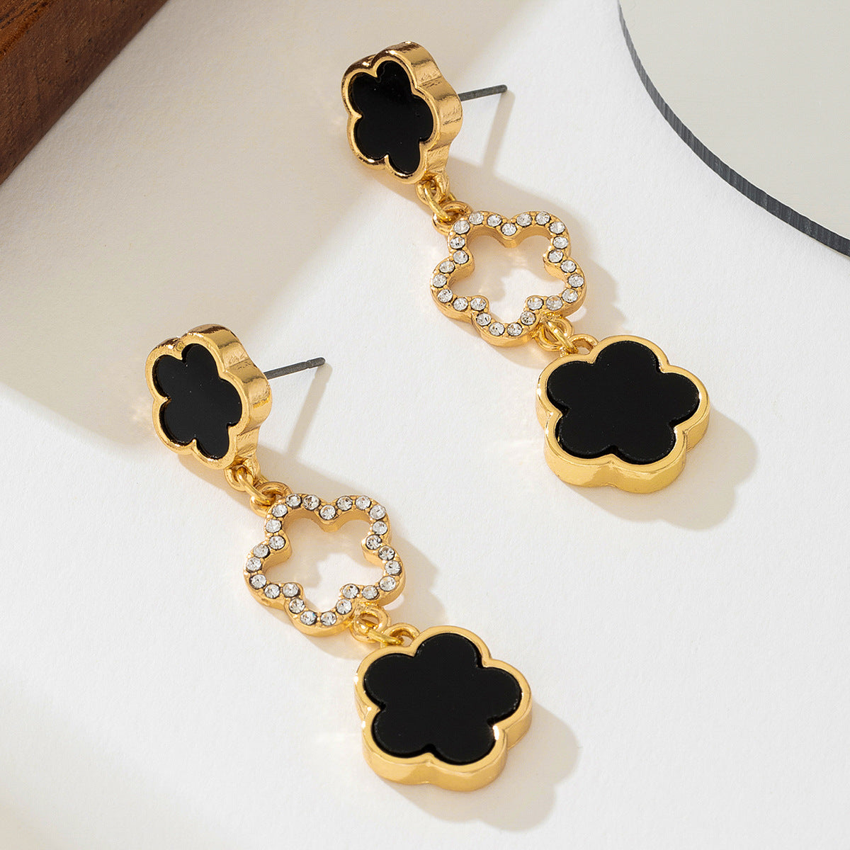 Planderful Vienna Verve Earrings – Elegant Five-Leaf Clover Design