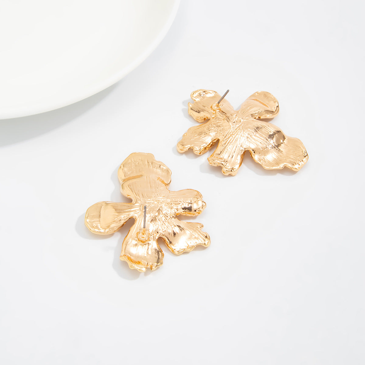 Planderful Vienna Verve 3D Metal Flower Stud Earrings For Women Premium Retro Statement Jewelry