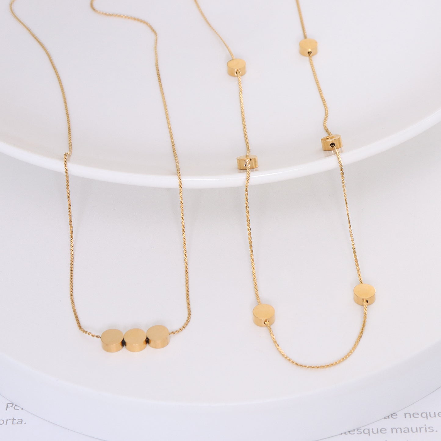 Luxury Gold Bean Choker Necklace with Niche Design