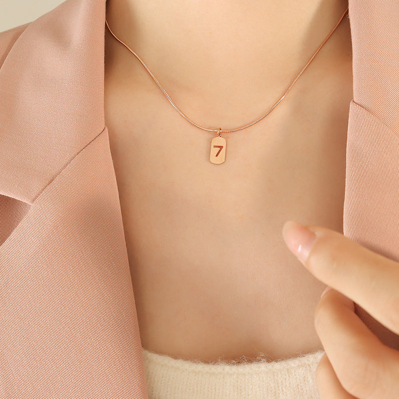 Lucky 7 Tag Snake Bone Chain Clavicle Necklace - Niche Design in Plated 18K Gold, European and American Style