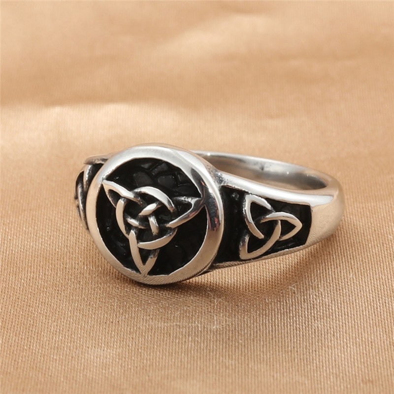 Titanium Steel Irish Flower Ring for Men - Retro Trendy Men's Accessory
