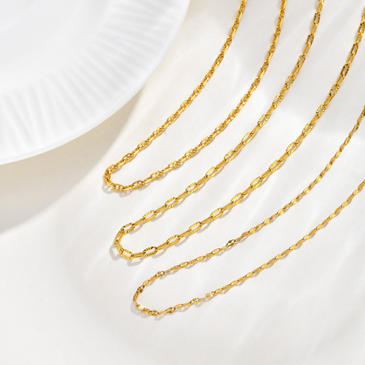 Trends Wish Stainless Steel Embossed Lip Chain Embossed Small Square Chain Character Necklace