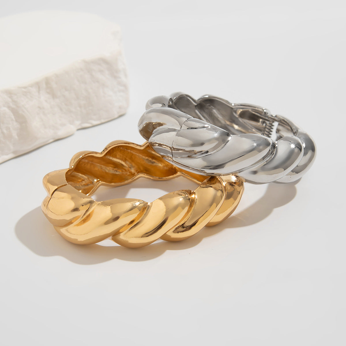 Planderful Vienna Verve Bracelet – Retro Hexagonal Geometric Design