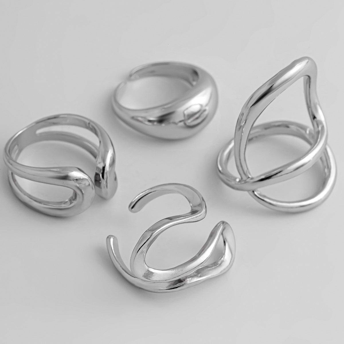 Planderful Vienna Verve Ring Set – Unique Hollow Liquid Design