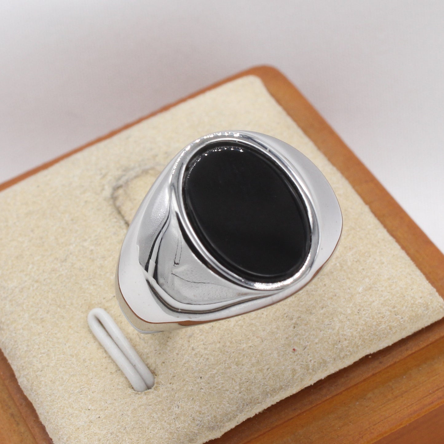 Planderful Jewelry Black Oval Stone Titanium Steel Ring For Everyday Unisex Wear