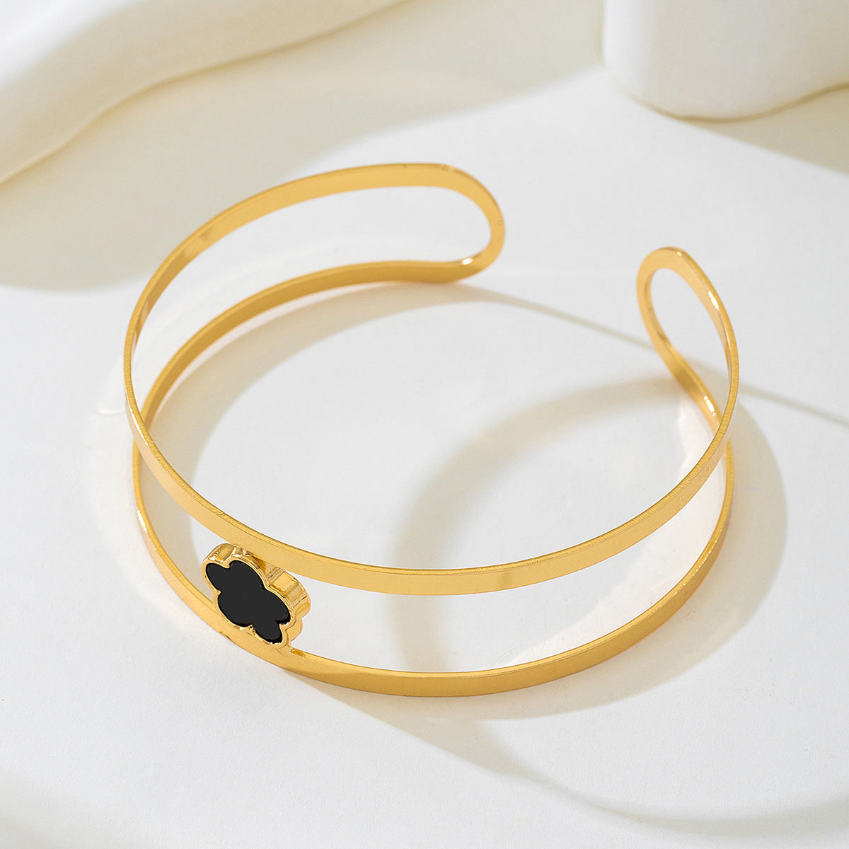 Planderful Vienna Verve Armband – Elegant Gold Metal Design