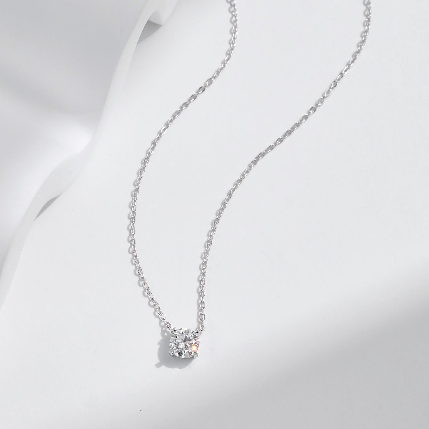 Planderful Moissanite Sparkling Necklace – Elegant Four-Claw Design