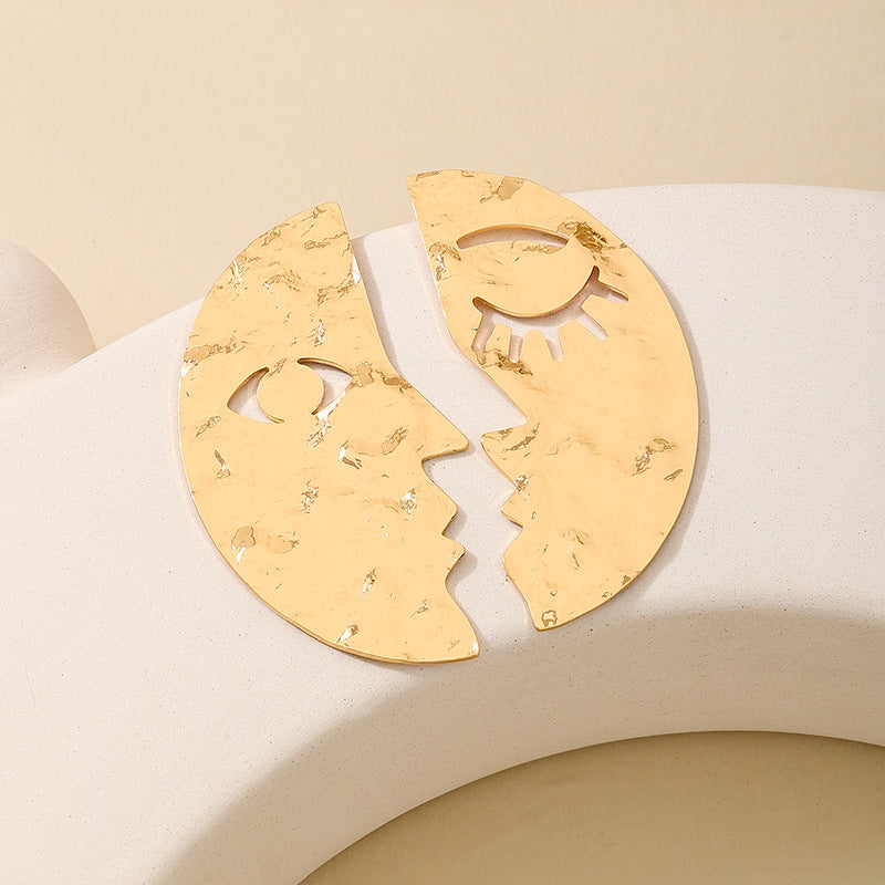 Planderful Vienna Verve Earrings – Fashionable Crescent Moon Design