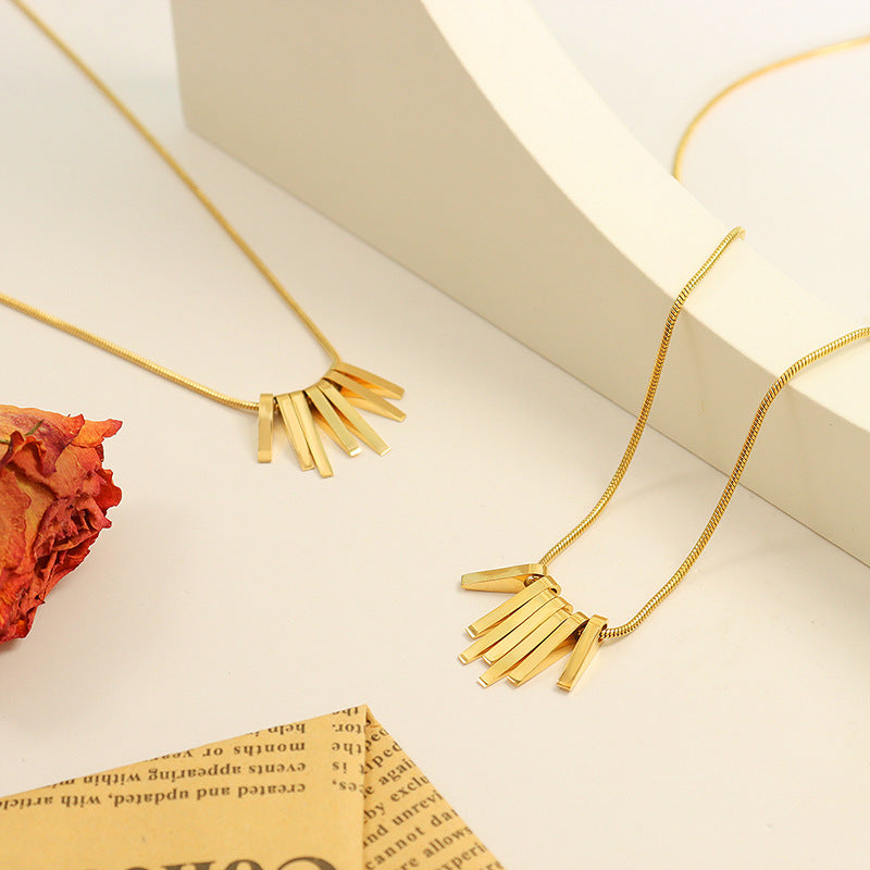 Luxury Geometric Gold Pendant Necklace - Small Square Design