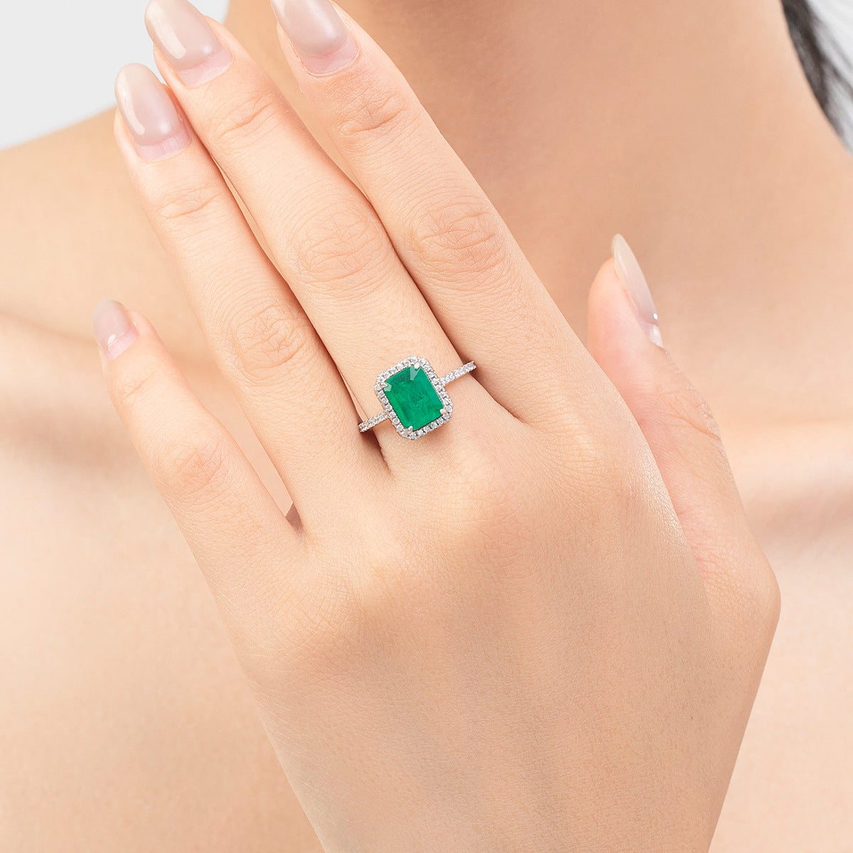 Luxurious Emerald Green Zircon Sterling Silver Ring for Women