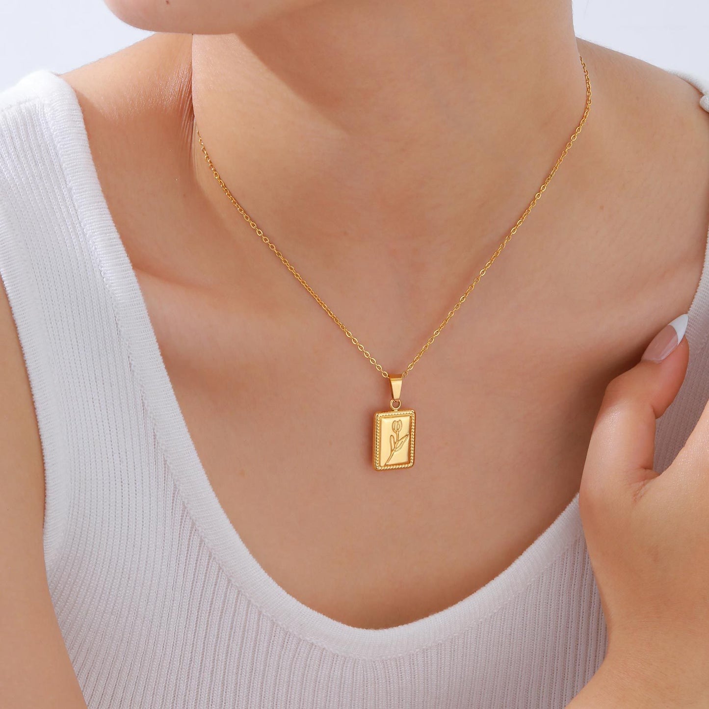 Jewelry Stainless Steel Embossed Tulip Pendant Gold Necklace