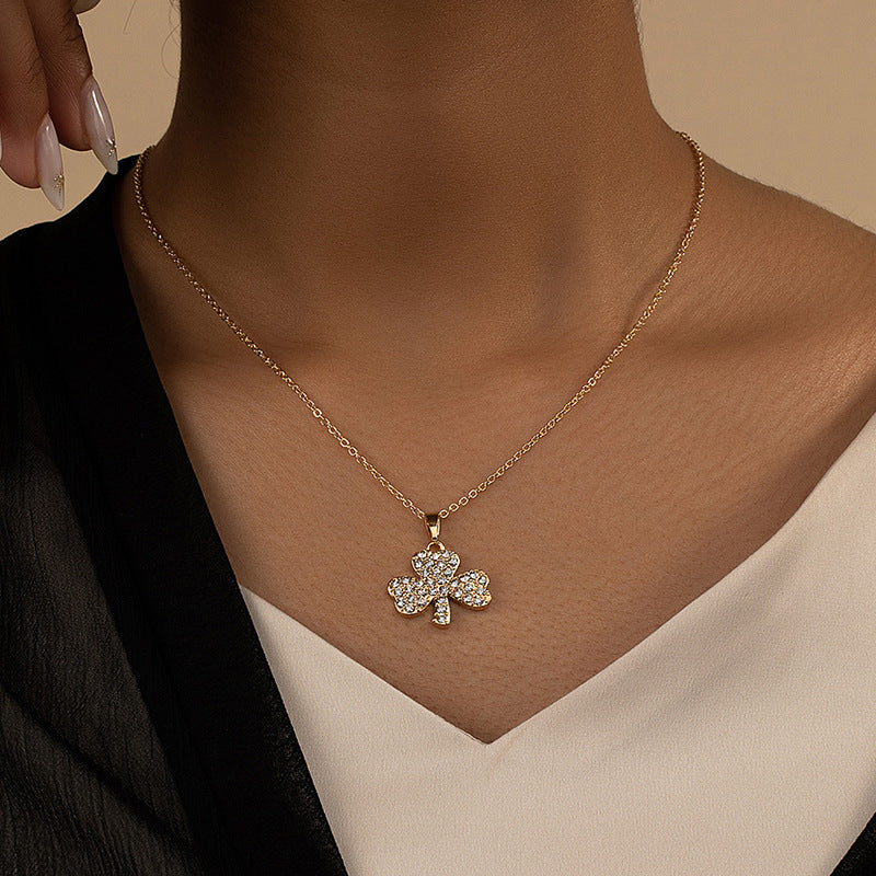 Lucky Clover Pendant Necklace with a Modern Twist for Trendy Women
