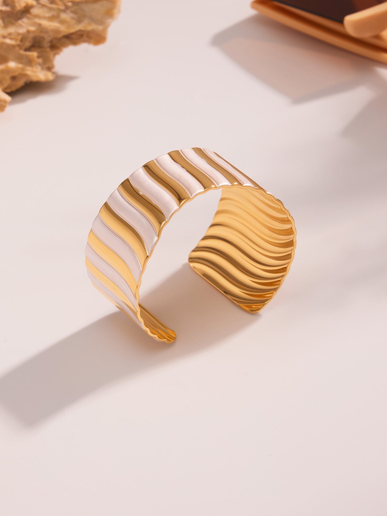 Planderful Everyday Genie Geometric Opening Bracelet Gold