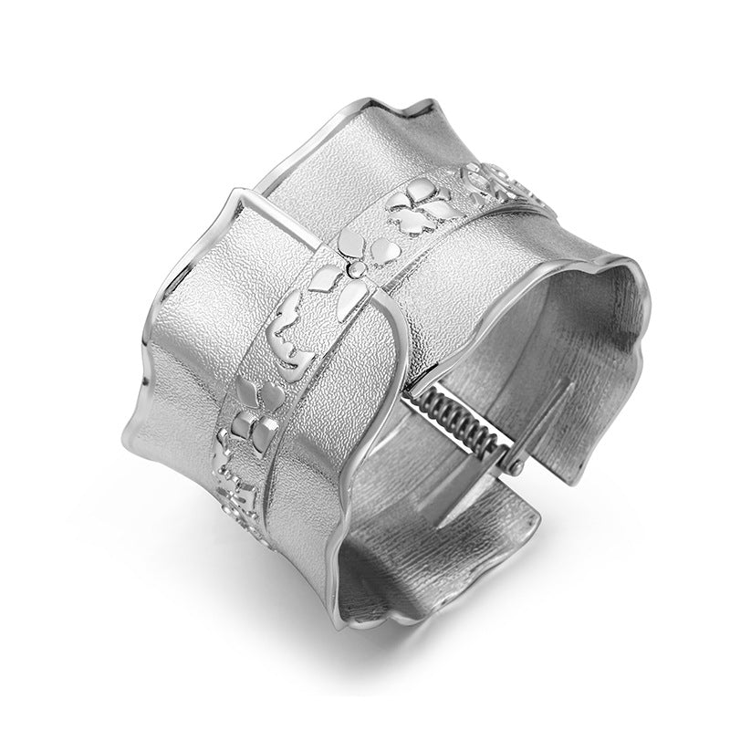 Bold Silver Statement Bracelet with Unique Design and High-end Appeal