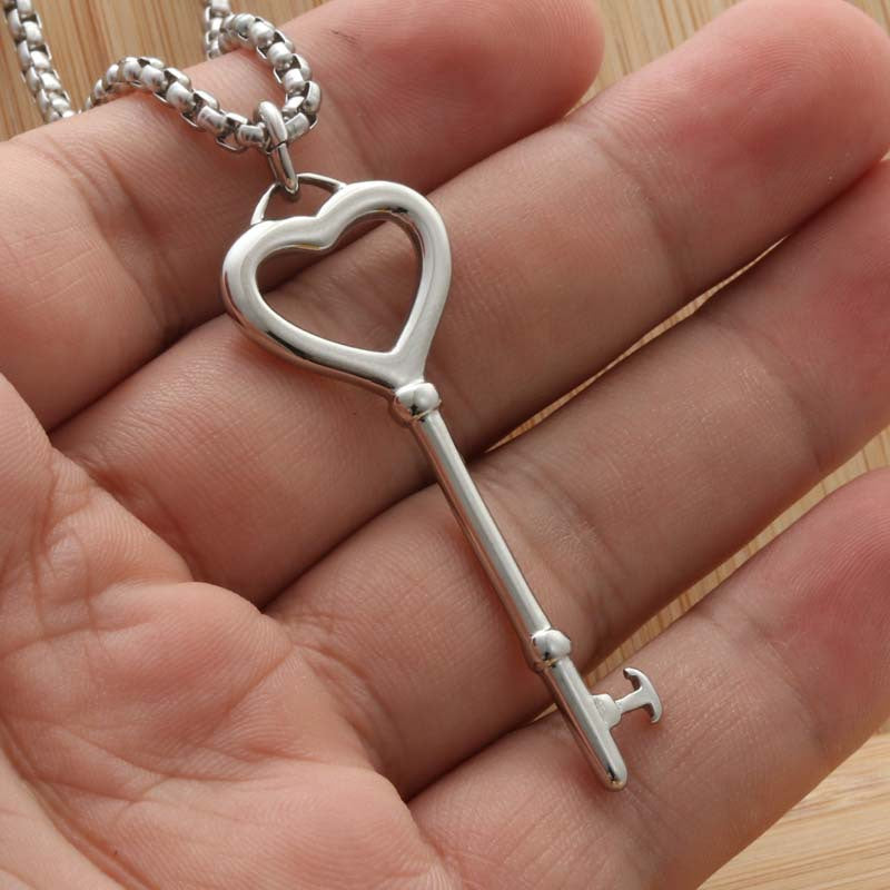 Personalized Retro Punk Titanium Steel Key Necklace for Men - Trendy Antique Pendant Direct from the Manufacturer