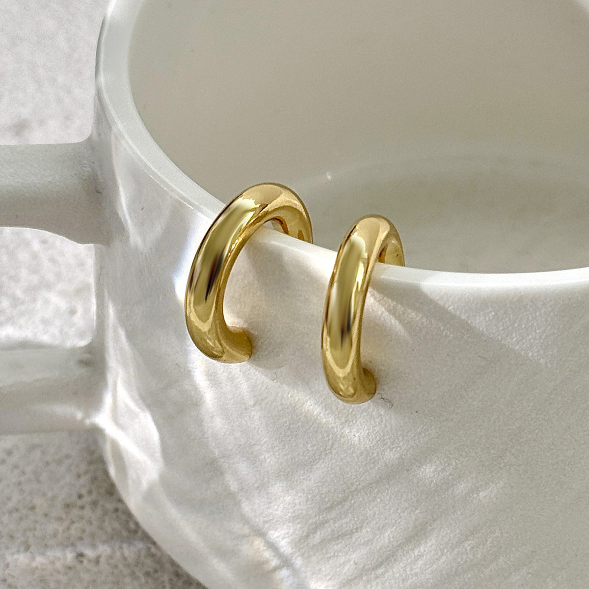 Planderful C Shaped Stainless Steel Ear Clip Earrings with Contrasting Knot Detail For Women Statement Jewelry