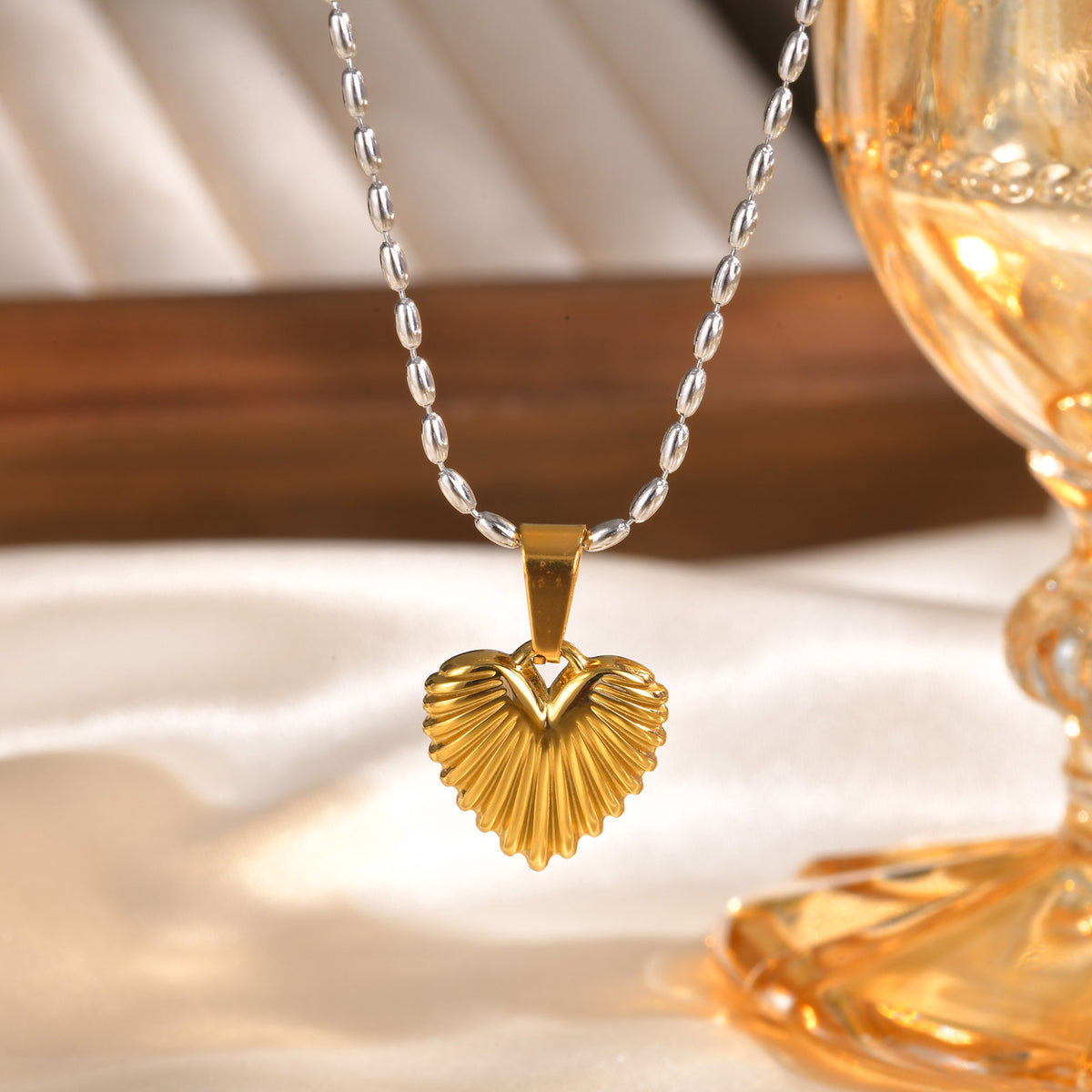Stainless Steel Geometric Flower Imitation Pearl Irregular Flower Pendant Gold Necklace