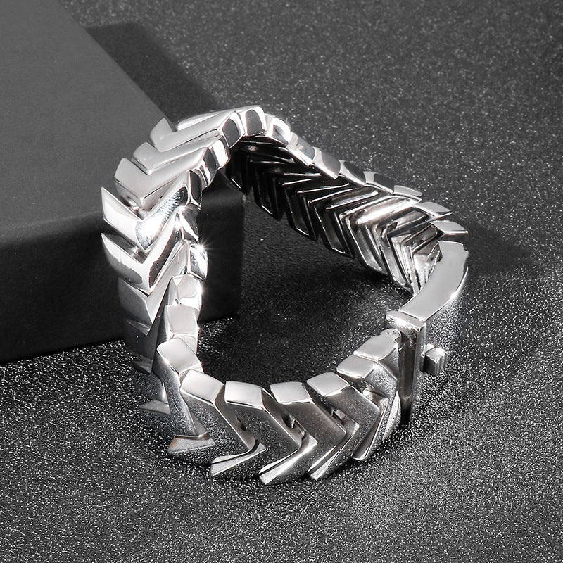 Stylish Stainless Steel Men's Bracelet with Snake Bone Design