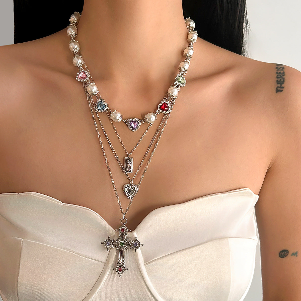Planderful Vienna Verve Necklace – Retro Love-Shaped Imitation Pearl Design