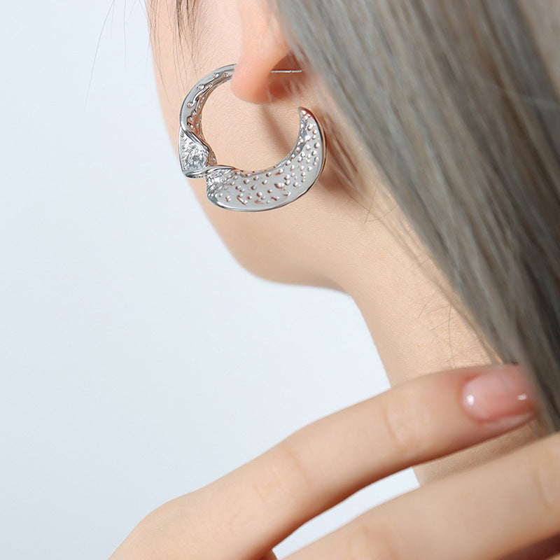 Geometric C-Shaped Earrings in Titanium Steel with 18K Gold Plating