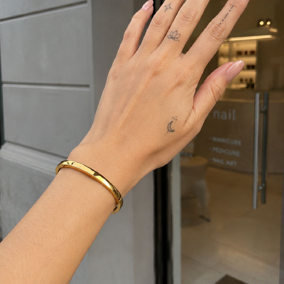 Planderful Vienna Verve Stainless Steel Open Ring Bracelet for Women Personalized Initials and Versatile Buckle