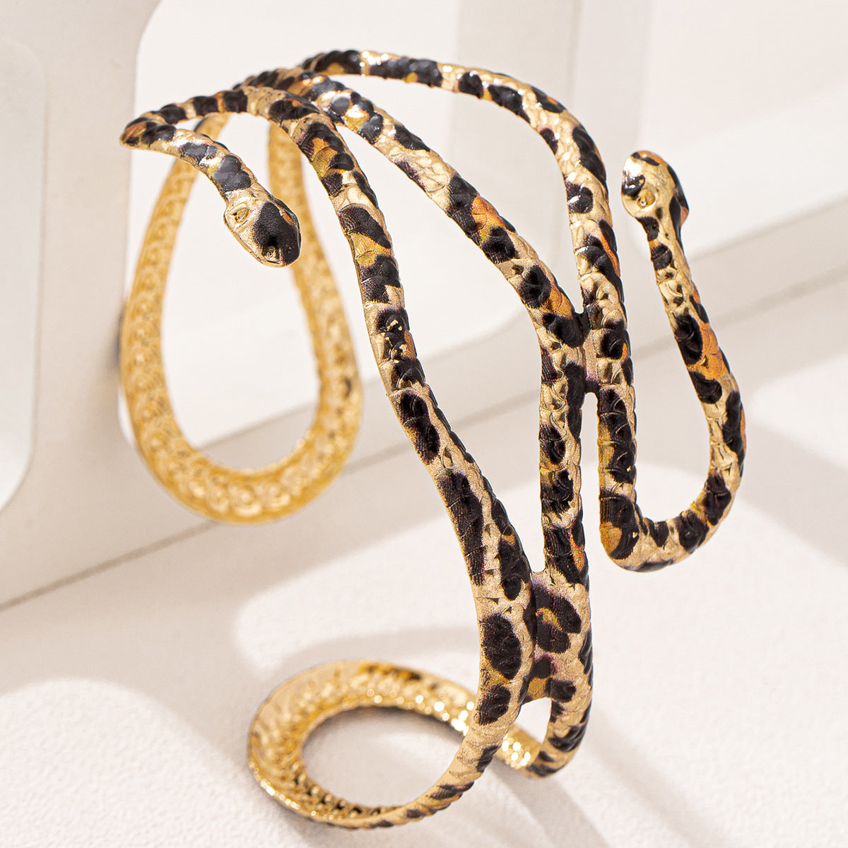 Planderful Vienna Verve Arm Ring – Fashionable Personalized Leopard Print Design