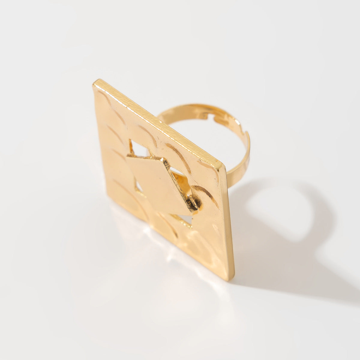 Planderful Vienna Verve Ring – Irregular Floral Design