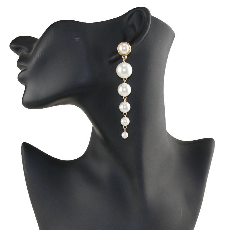 Chic Pearl Choker Necklace with Metal Collar