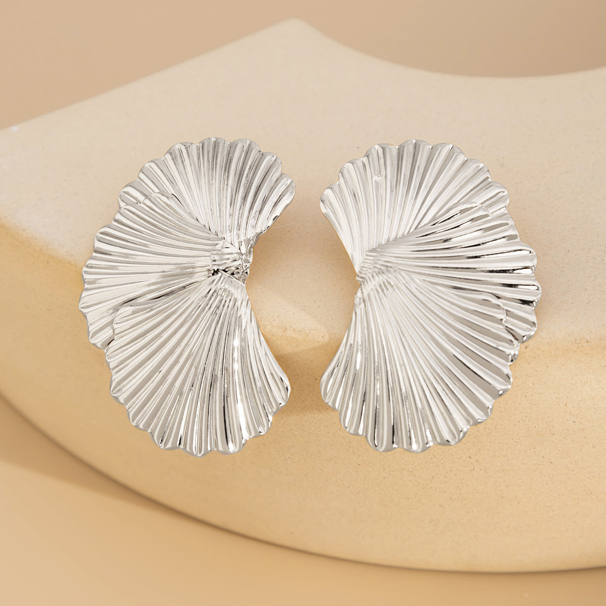 Planderful Vienna Verve Earrings – Fashionable Ginkgo Striped Design