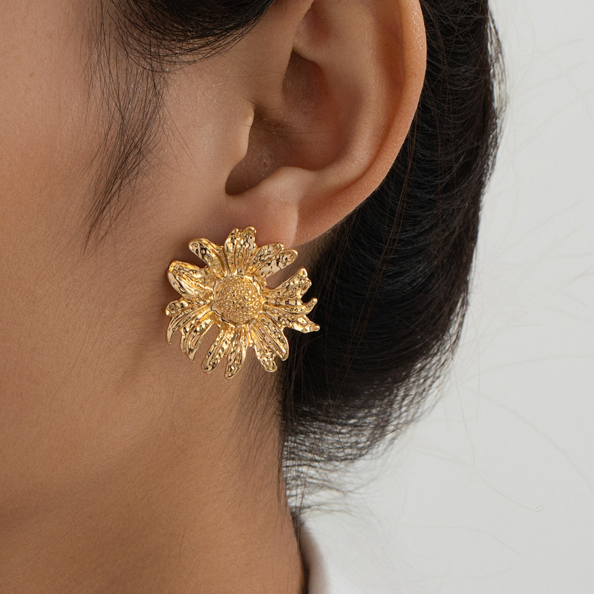 Planderful Vienna Verve Earrings – Retro Exquisite Metal Sunflower Design