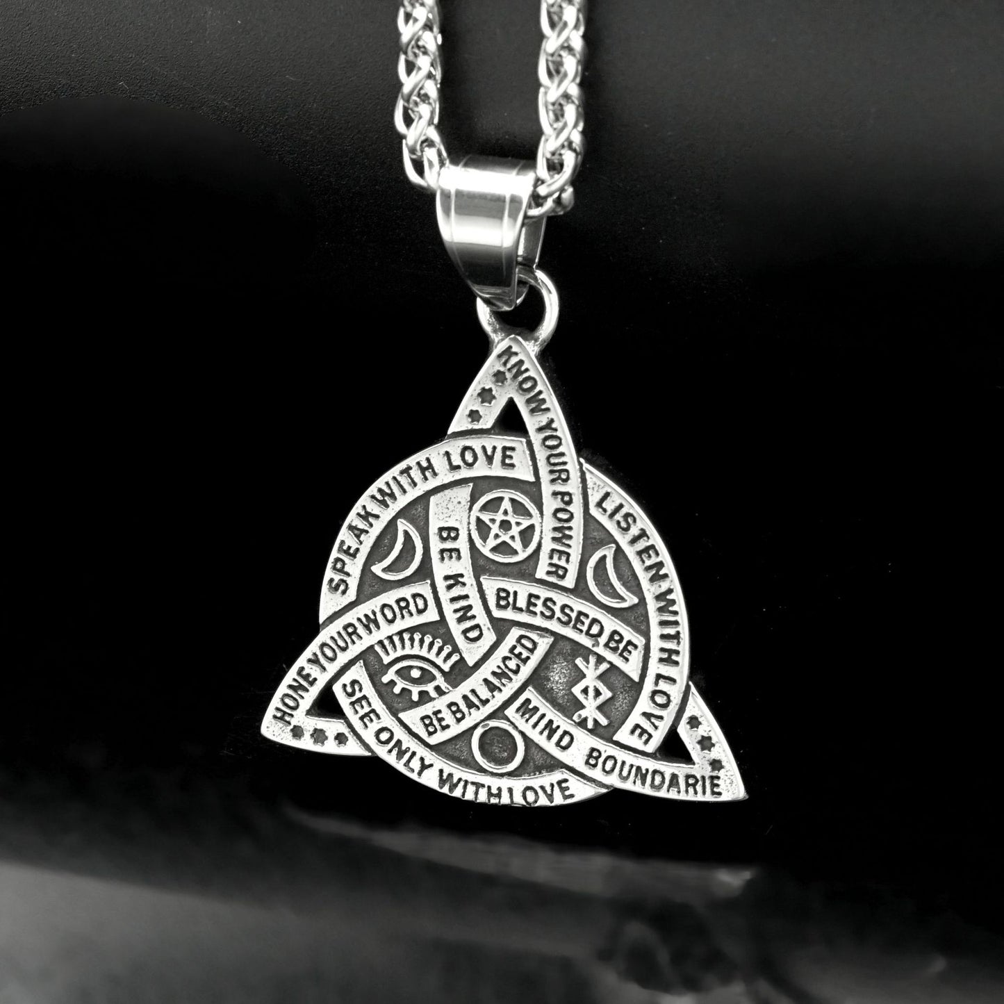 Steel Necklace – Vintage Nordic Celtic Knot