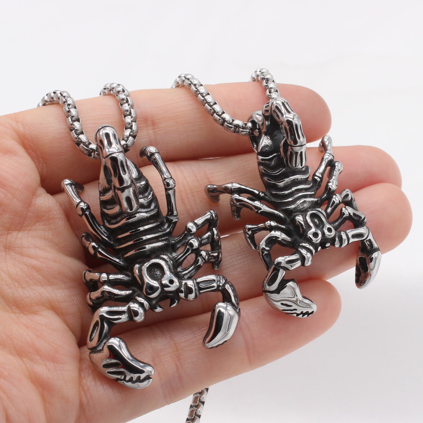 Planderful Everyday Genie – European and American Retro Scorpion Titanium Steel Pendant for Men