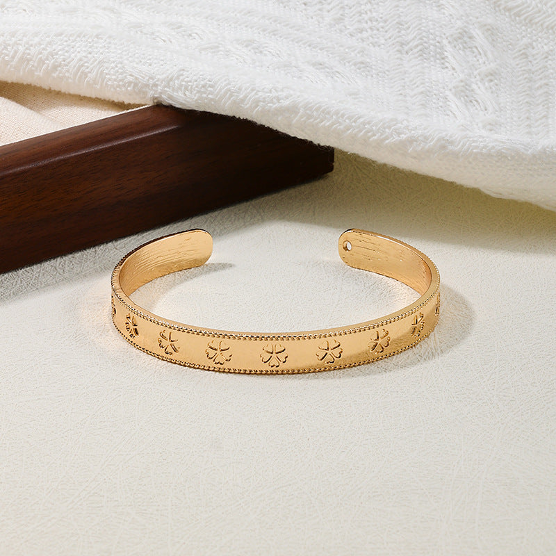 Grand Clover Charm Bracelet - Elegant Vienna Verve Collection