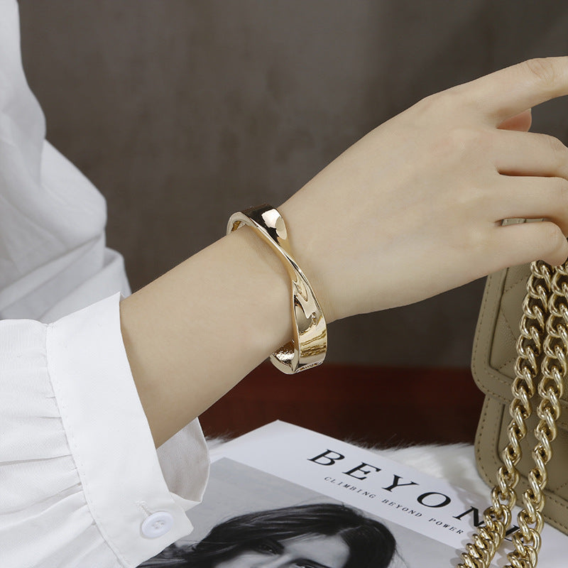 Dazzling Geometric Charm Bracelets for Fashionable Women