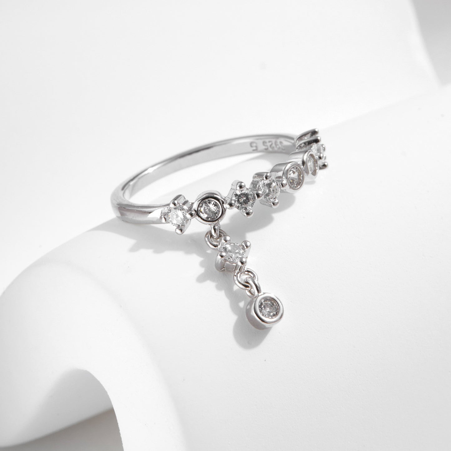 Planderful Everyday Genie Zircon Pendant Ring – Dazzling Versatile Design