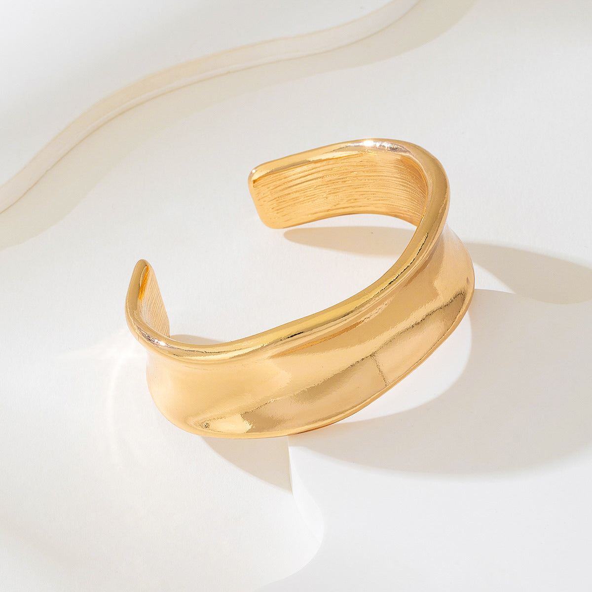 Planderful Vienna Verve Bracelet – Fashionable Metal Texture Design