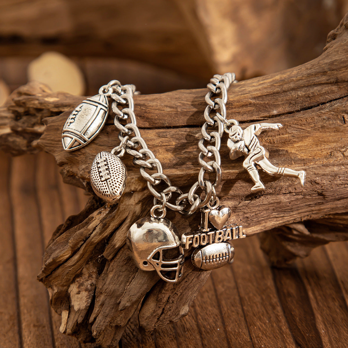 Planderful Vienna Verve Bracelet – Stylish Heart Pendant Design