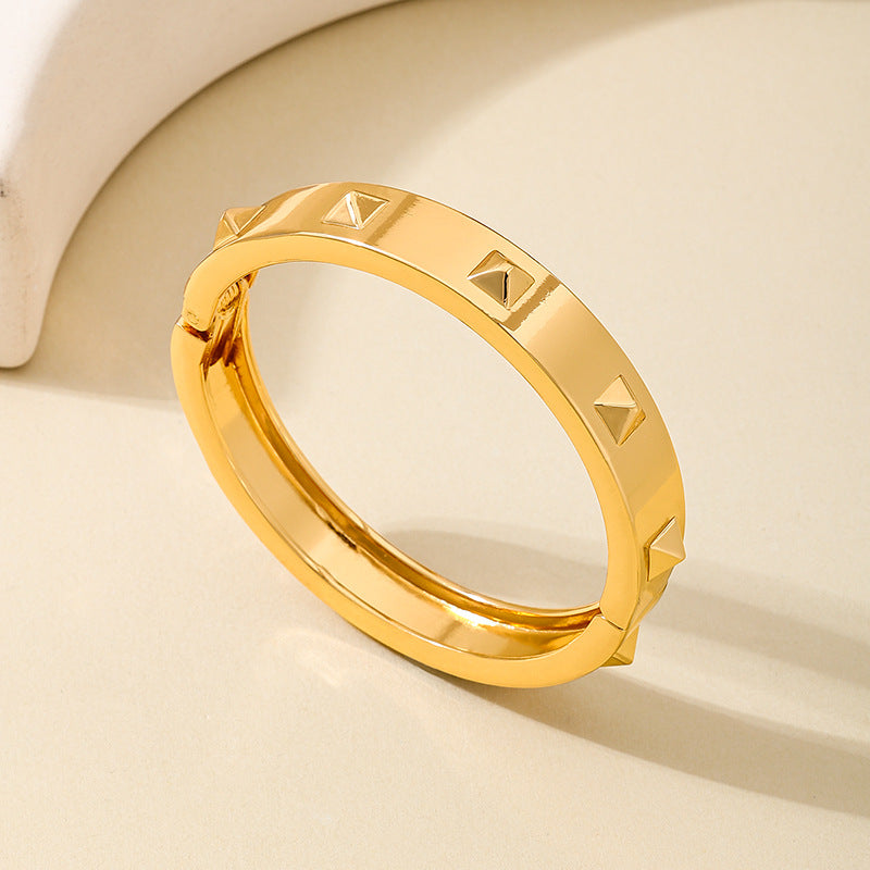 Planderful Vienna Verve Bracelet – Fashionable Metal Design with Rivet Spring Buckle